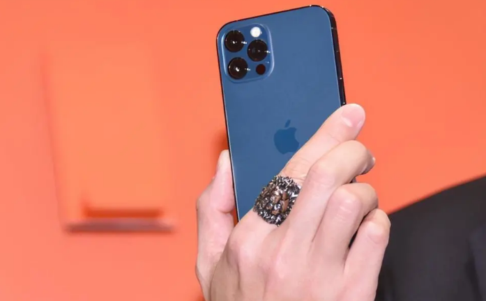 镇雄苹果手机维修分享iPhone12系列重启方法教程 